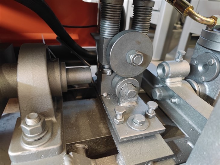 Round Bar Straightening Machine
